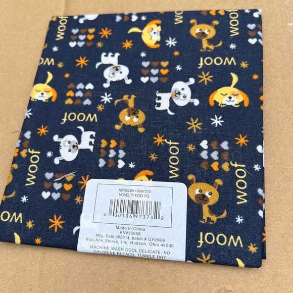 FAT QUARTER dog fabric cotton print puppy  print WOOF heart - Picture 2 of 2